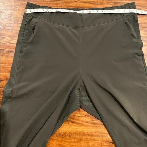 ATHLETA Brooklyn Jogger Size 14 Mountain Olive High Waist Travel Hiking Pants - Picture 8 of 9